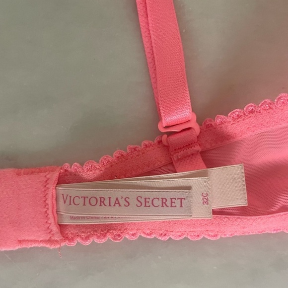 Victoria’s Secret Sequined Push-up Bra - Size 32C - Picture 7 of 9